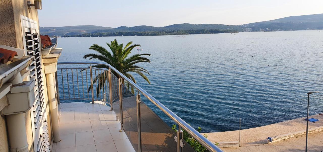 Apartamento Penthouse By The Sea Tivat Exterior foto