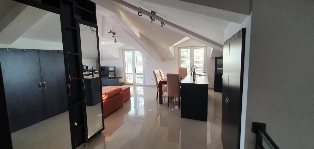 Apartamento Penthouse By The Sea Tivat Exterior foto
